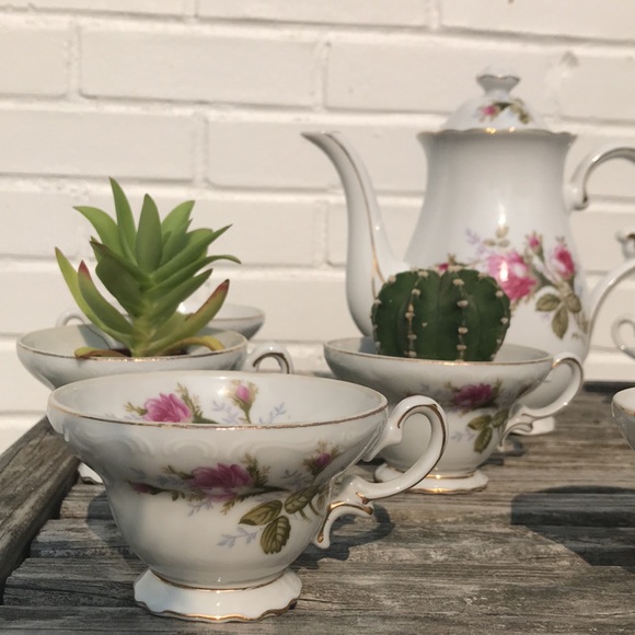 Vintage tea set English rose teapot and teacups china - Picture 2 of 7